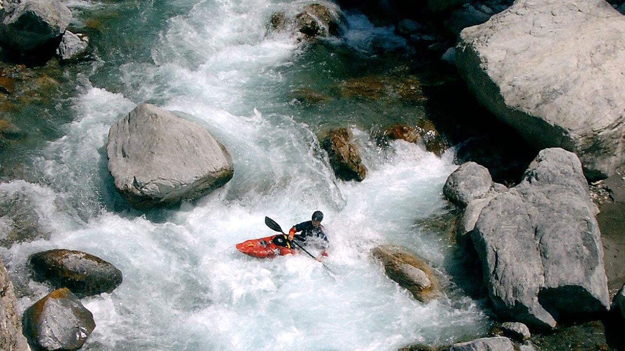 kayaking canoeing courses holidays