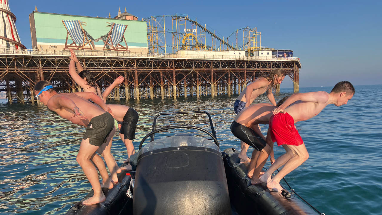 brighton powerboat trips tours cruises