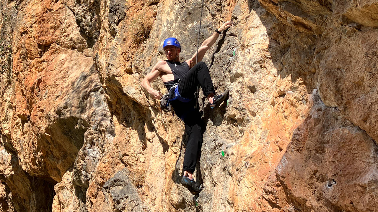 Richard Madden climbing in Killer Heat, taught by Tom Hatt